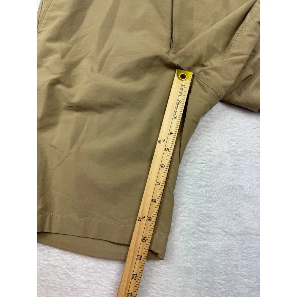 Under Armour Mens HeatGear Golf Shorts Tan Khaki Loose Fit Size 32 Performance